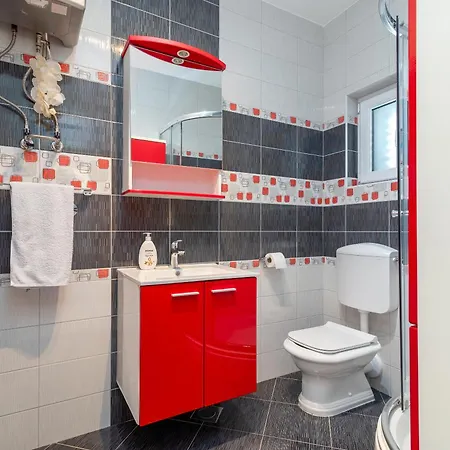 Marcelo Apartman *